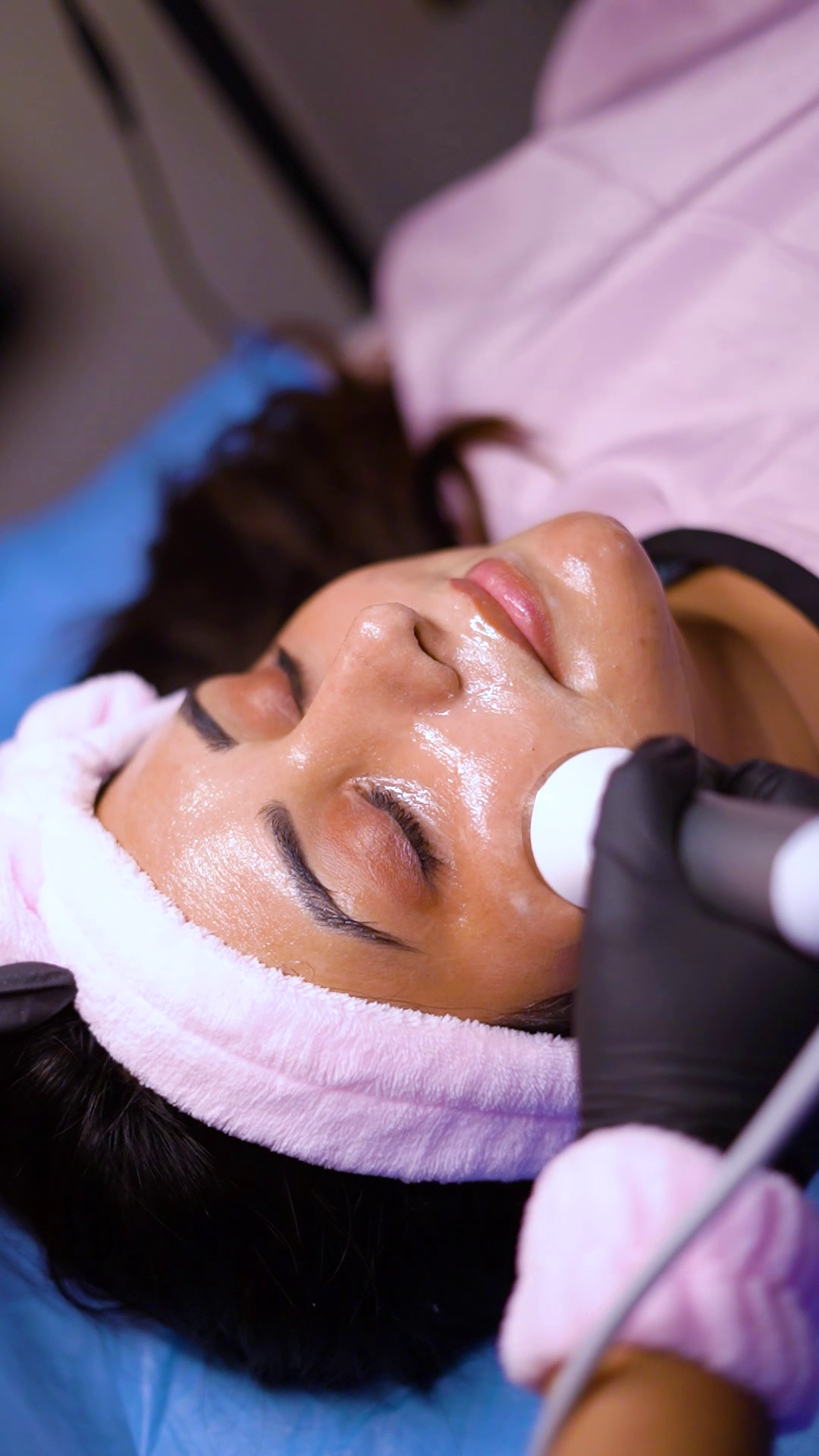 ST Gold Glow Treatment at SkinTastic Sargodha