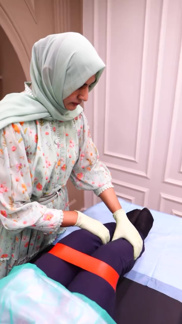 Knee Pain treatment at Skintastic Sargodha
